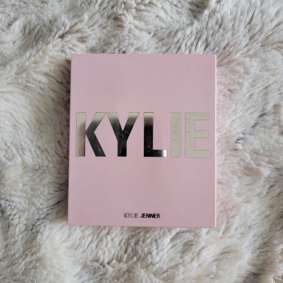 Kitten Baby Pressed Powder Blush - Kylie Cosmetics - Picture 9 of 11